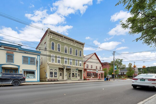 Building Photo - 158 Main St