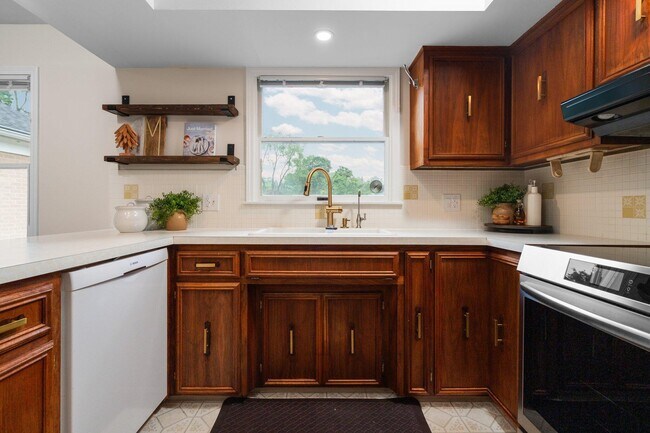 Building Photo - 3673 Pheasant Dr