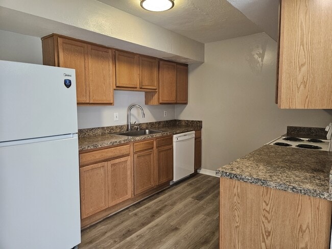 Building Photo - 723 Atterbury Ct