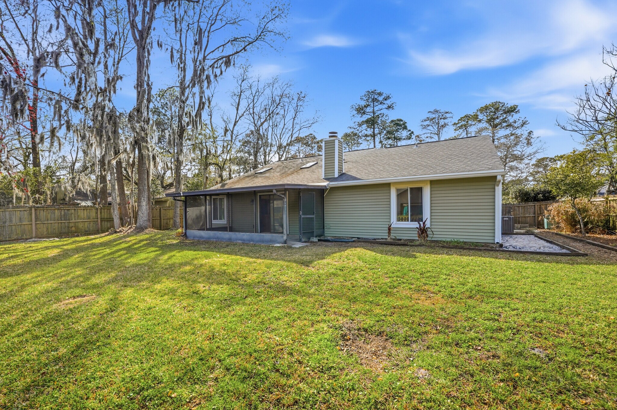 Building Photo - 11149 Losco Junction Dr S