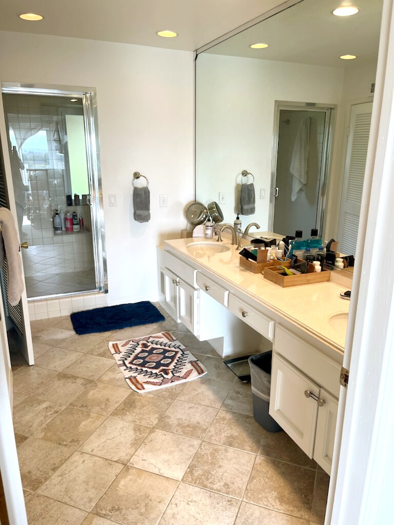 Master bath - 6625 Caminito Sinnecock