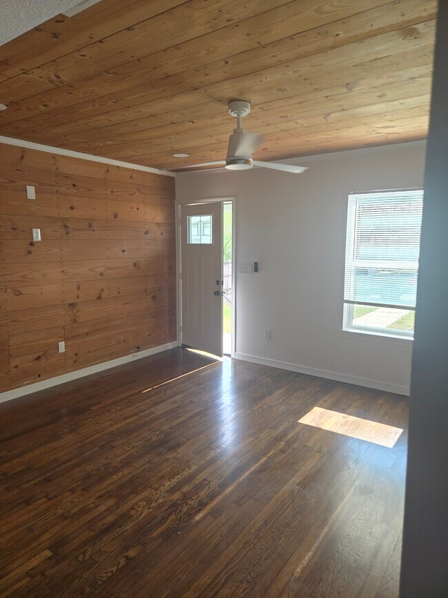 Building Photo - 415 N 23rd St