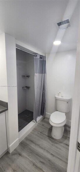 Building Photo - 8040 Colony Cir N