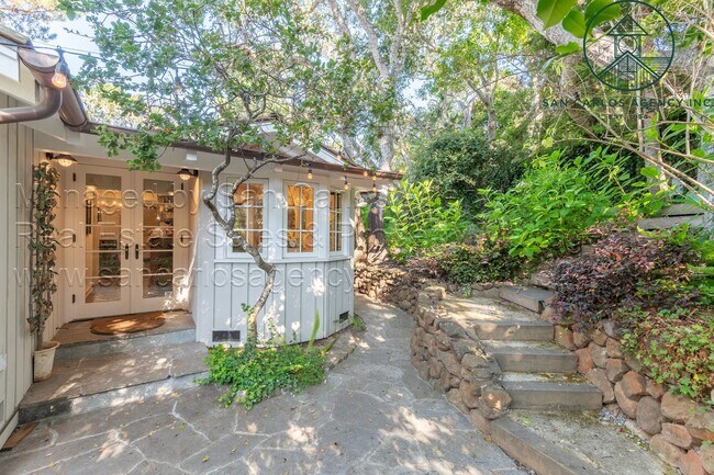 Building Photo - Immaculately Updated Two Bedroom (+Bonus) ...