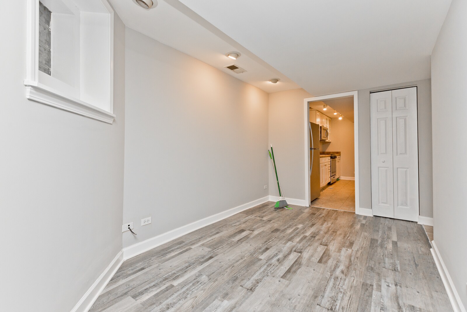 Building Photo - 1427 W Winona St