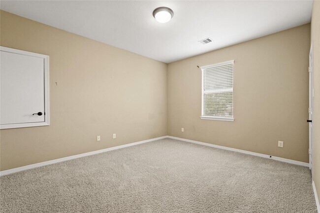 Building Photo - 2515 Sentry Oak Way