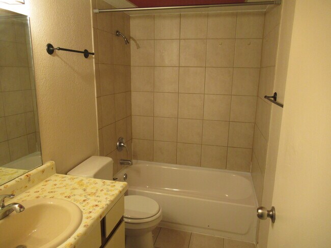 Building Photo - 980 Holli Springs Ln