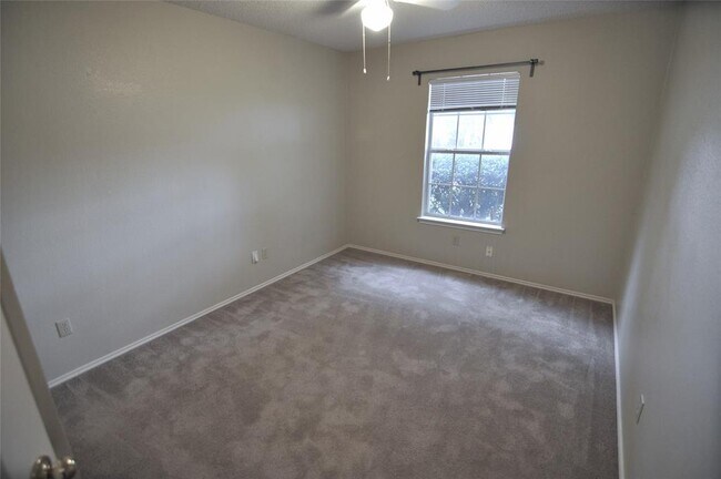 Building Photo - 1803 Timberwood Dr