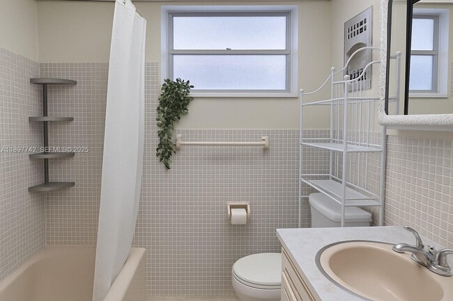 Building Photo - 215 SE 3rd Ave