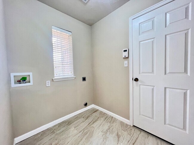 Building Photo - 624 Vickery Ave