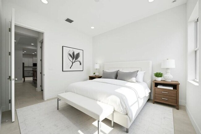 Building Photo - 15144 Wildwood Cir