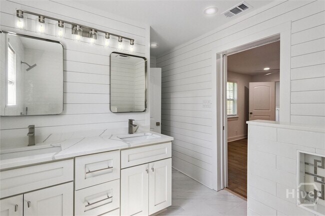 Building Photo - 2603 Livingston Ave