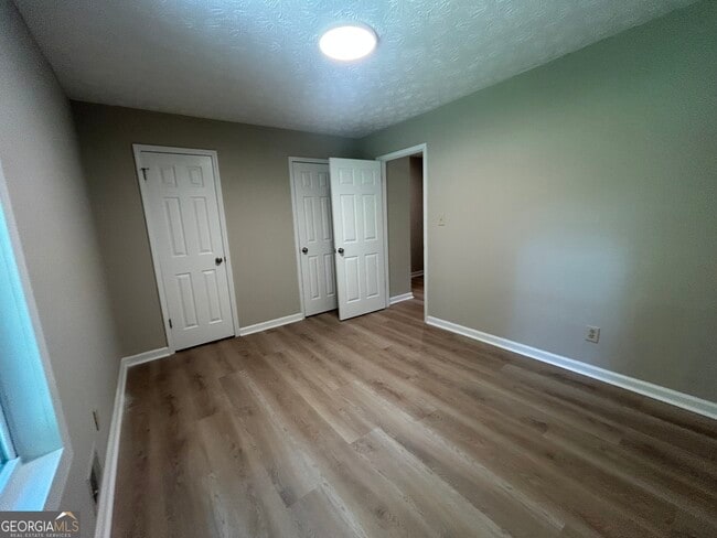 Building Photo - 115 Meadowbrook Ct