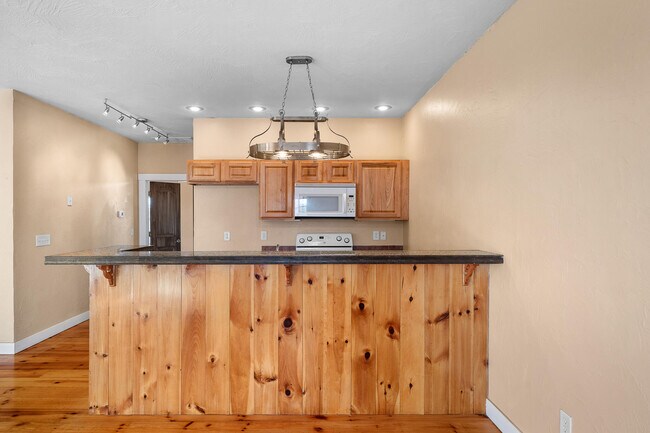 Building Photo - 1543 S Tuscany Ct
