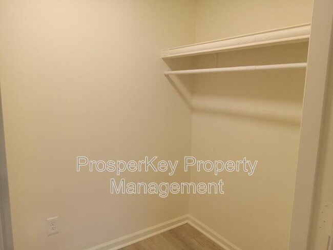 Building Photo - 9 Hidden Valley Ct