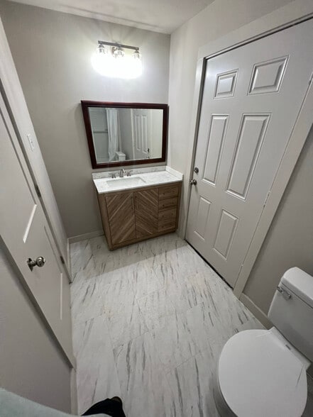 Building Photo - 1885 Staples Rd