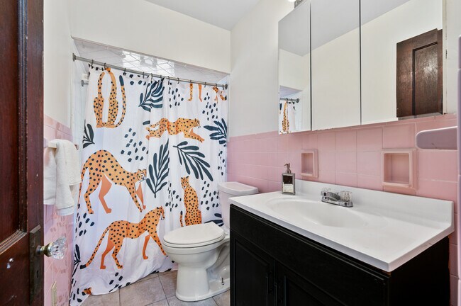 Building Photo - 2241 1/2 Hawthorne Ave