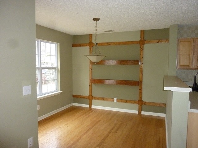Building Photo - 1418 Walnut Hill Dr