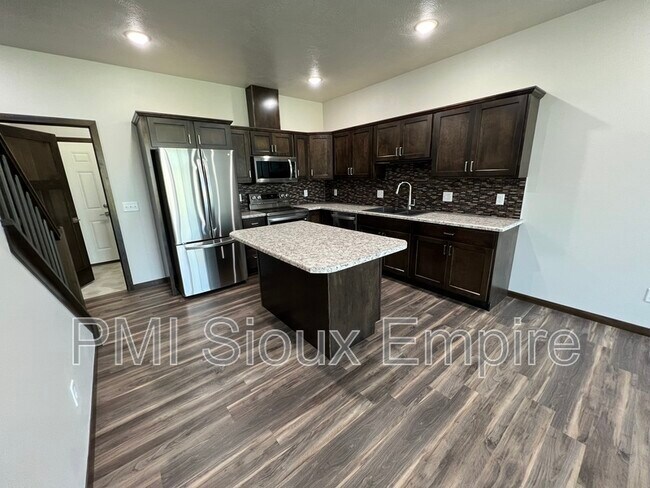 Building Photo - 6171 S Alki Pl