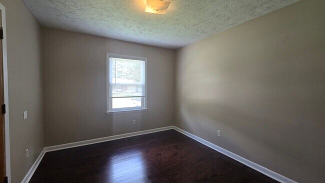 Building Photo - 650 E Raynor Dr