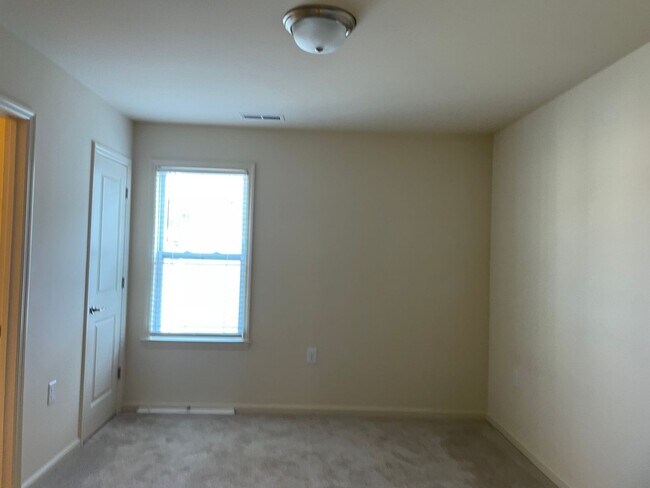 Building Photo - 303 Glenellen Loop Rd