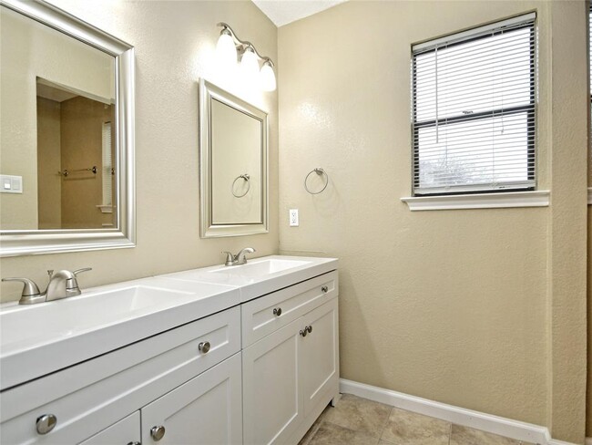 Building Photo - 610 Bristlewood Cove