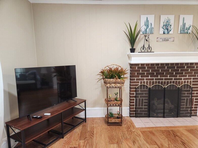 Building Photo - 15 Grant St