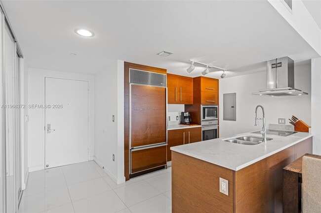 Building Photo - 495 Brickell Ave