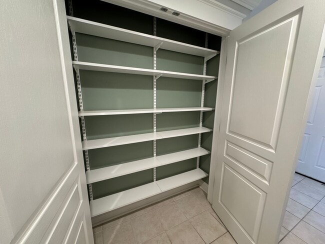 Building Photo - Available Now! 2 Bed/2 Bath in The Woodlands!