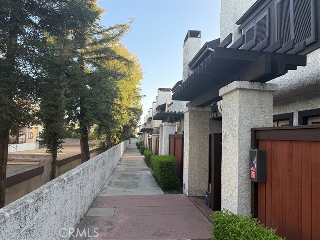 Building Photo - 452 W Huntington Dr