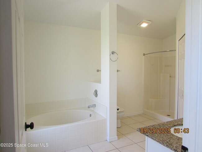 Building Photo - 2070 Tiburon Ln