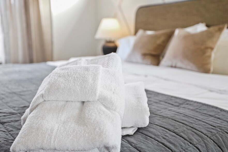 Building Photo - 109 NW Ozark Wy