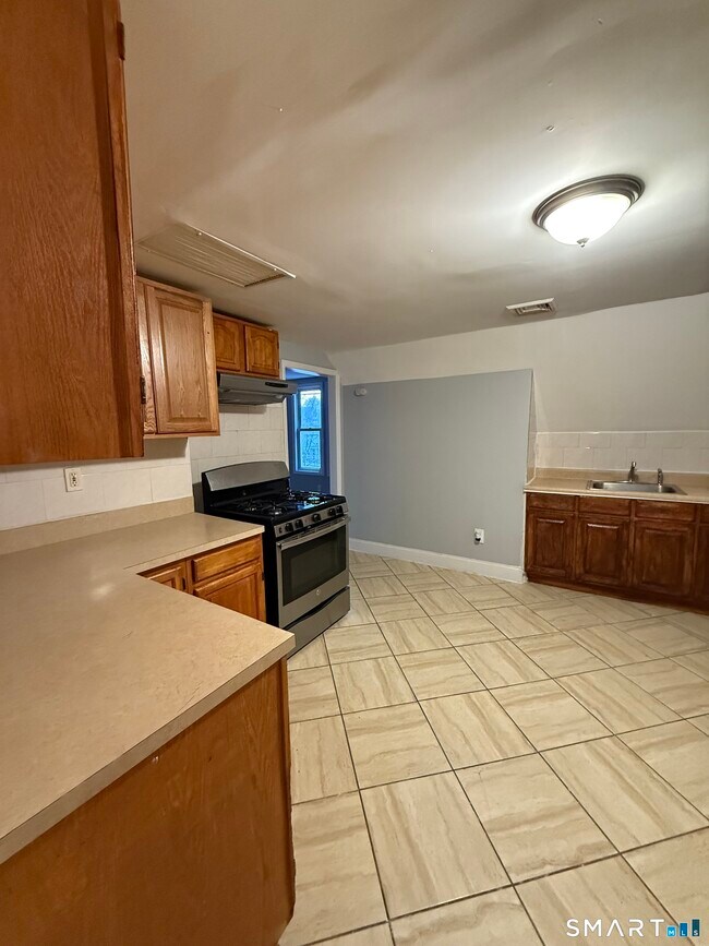 Building Photo - 21 N Walnut St