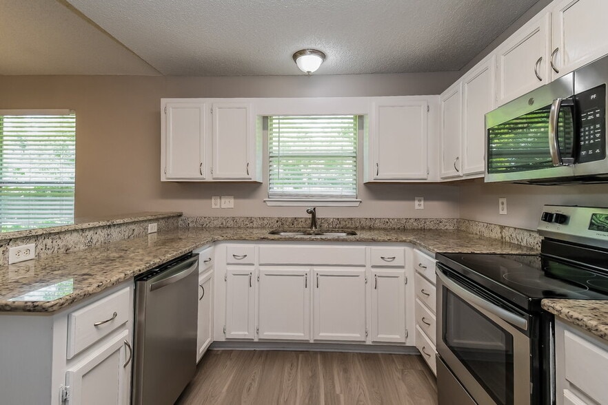 Building Photo - 6638 Lana Ln