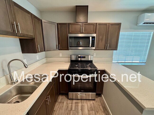 Building Photo - 3662 Chateau Ct