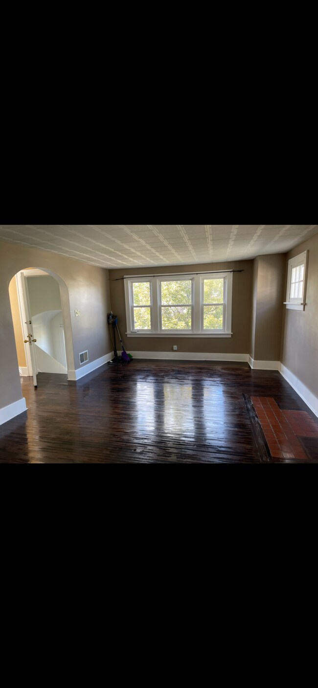 Building Photo - 147 Nassau Ave