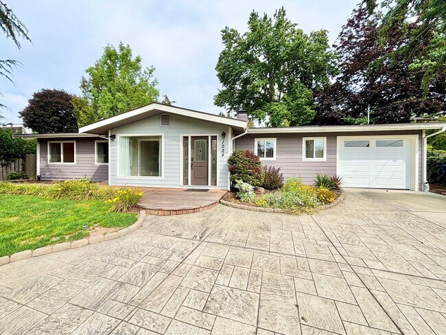 Primary Photo - Charming Medina Home For Rent