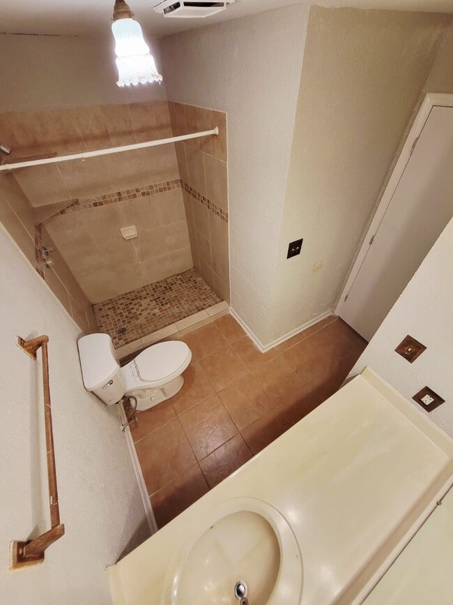 Building Photo - 4715 Cricklewood Ln