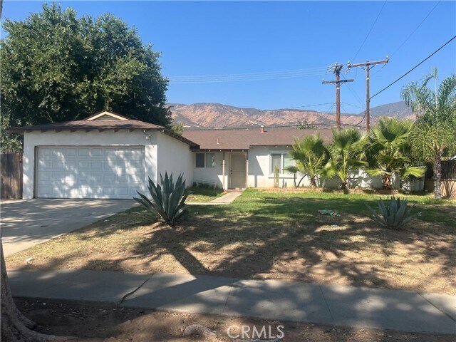 Primary Photo - 386 Sequoia St W