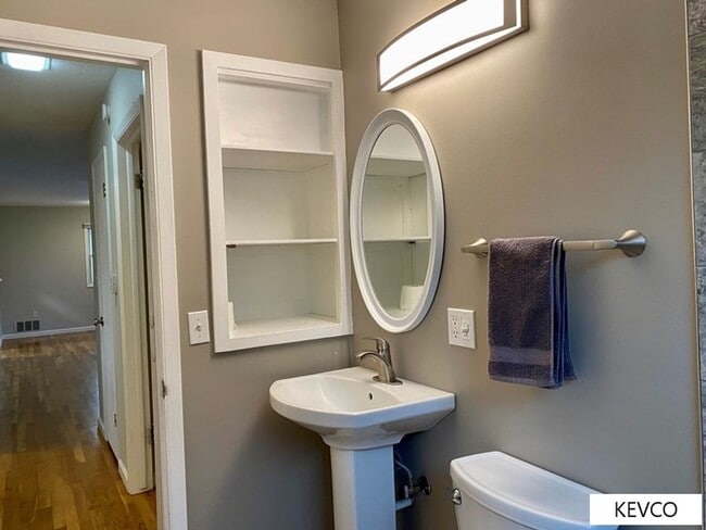 Building Photo - Fantastic House Near City Park