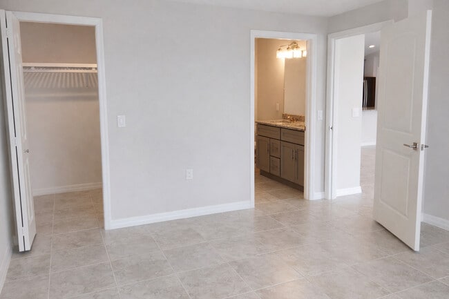 Building Photo - 500 NW 20th St