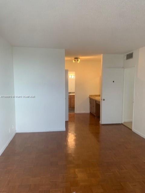 Building Photo - 4200 Hillcrest Dr