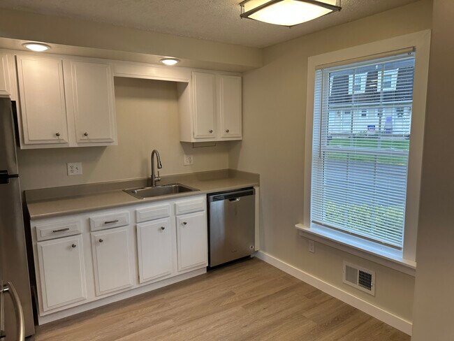 Building Photo - 72 Willowick Dr
