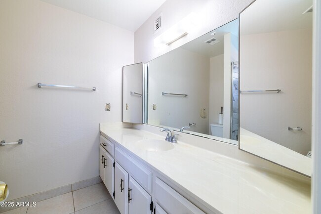 Building Photo - 2847 E Acoma Dr