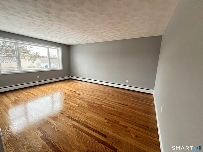 Building Photo - 41 Kim Dr