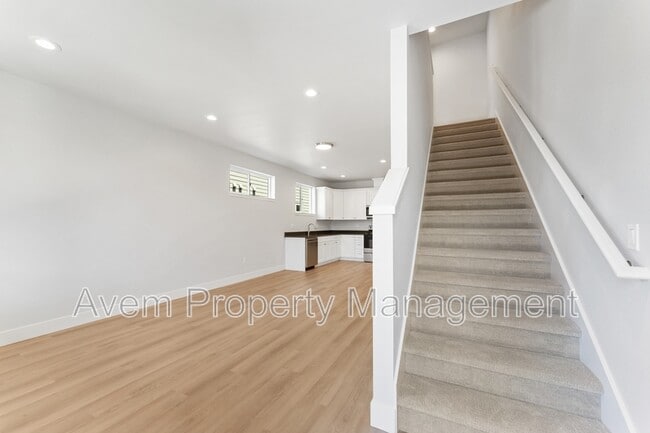 Building Photo - 930 Molalla Ave