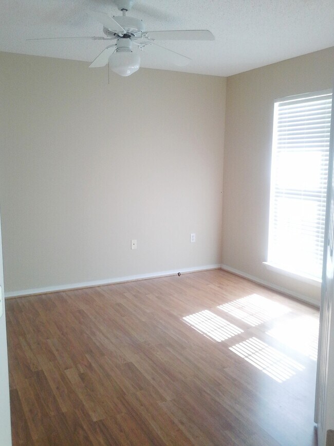 Building Photo - 369 Riverchase Blvd