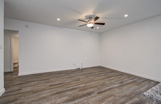 Building Photo - 1130 Desert Willow Dr