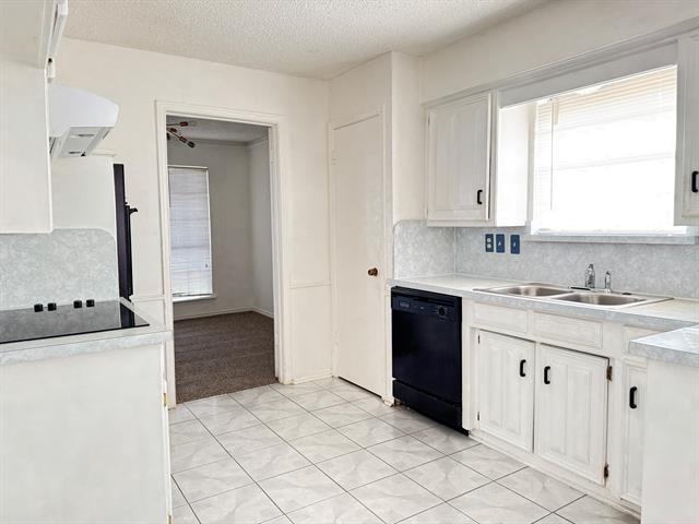 Building Photo - 2301 Claridge Cir