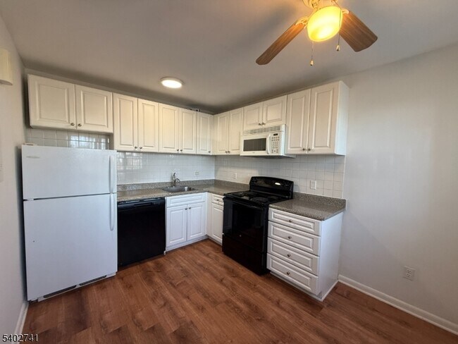 Building Photo - 35 S Willow St